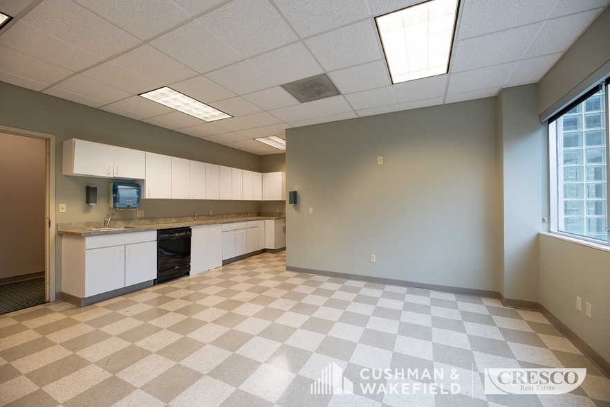 More Photos Of 6800 W Snowville Rd, Brecksville Unknown For Lease