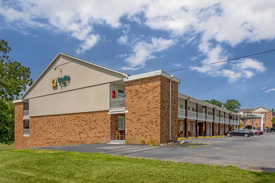 More Photos Of 170 Eastbrook Rd, Smoketown Hotel For Sale