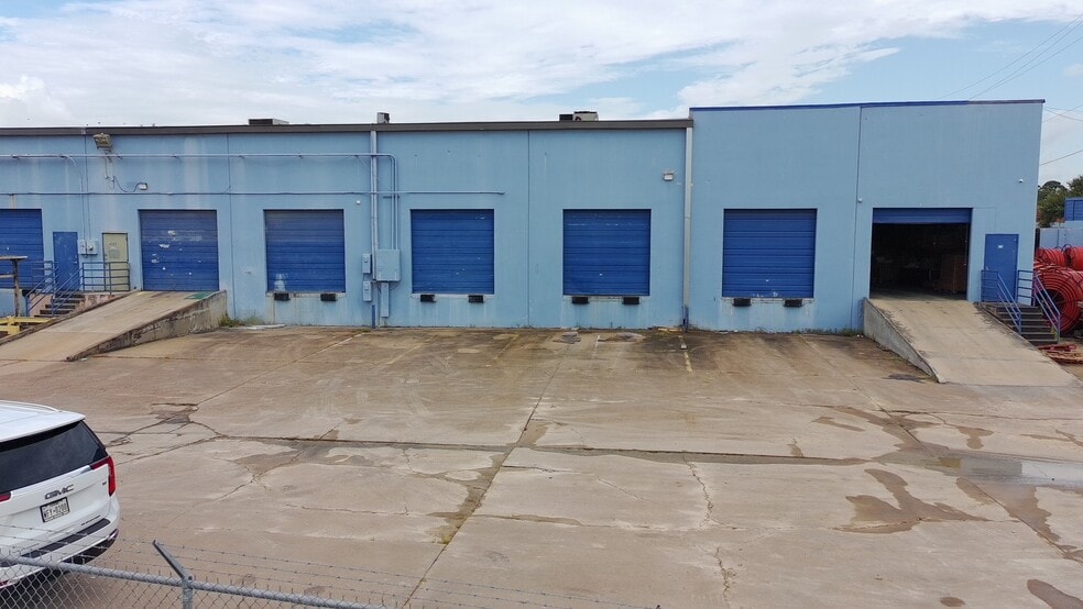 More Photos Of 4400 S Wayside Dr, Houston Unknown For Lease