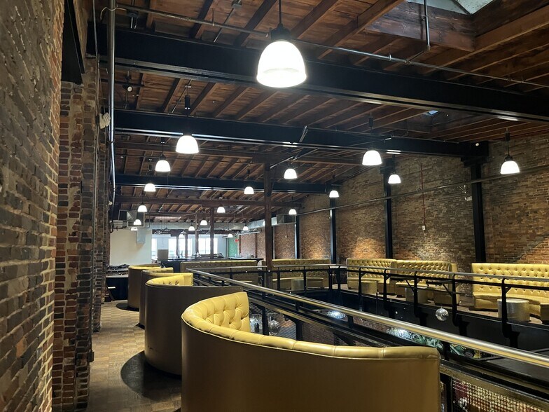 More Photos Of 316-318 Guilford Ave, Baltimore Bar For Sale