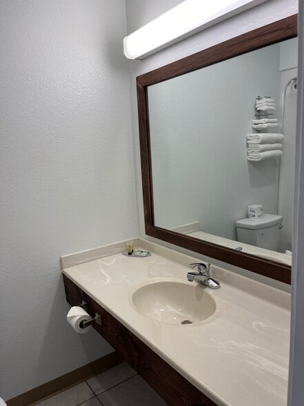 More Photos Of 1423 S US Old Highway 75, Sabetha Hotel For Sale