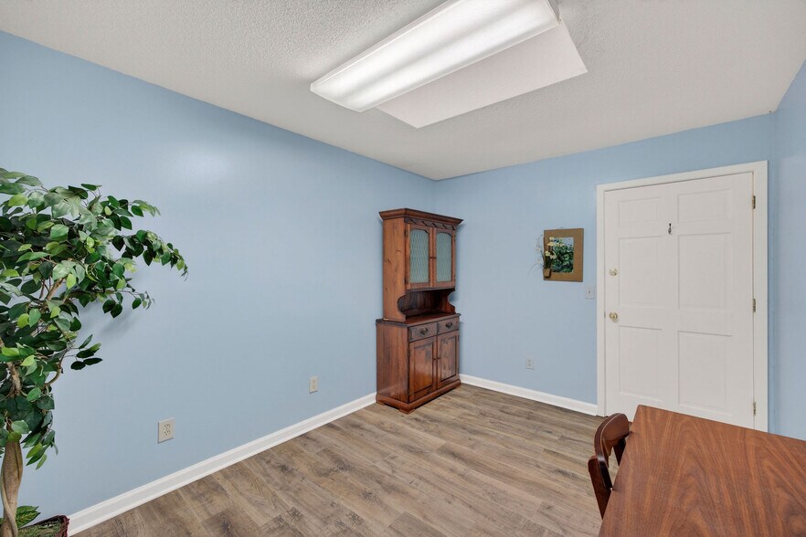 More Photos Of 104-H N Kerr Ave, Wilmington Office For Sale