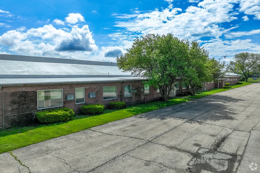 More Photos Of 1900 Pleasant St, Dekalb Manufacturing For Lease