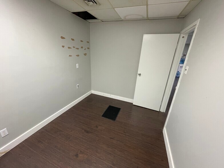 More Photos Of 3231-3233 Superior Ln, Bowie Medical For Lease