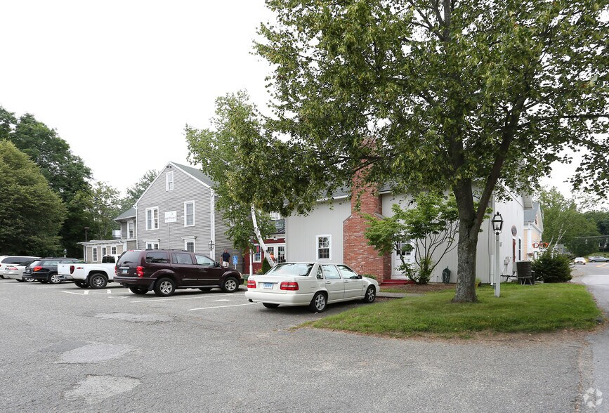 More Photos Of 17 Commons Dr, Litchfield Unknown For Lease