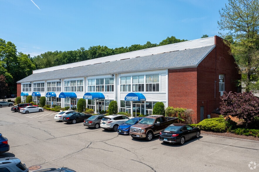 Primary Photo Of 246 Federal Rd, Brookfield Veterinarian Kennel For Lease