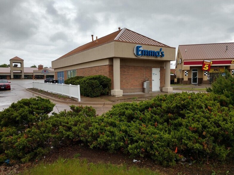 More Photos Of 3311 N Sterling Ave, Peoria General Retail For Sale