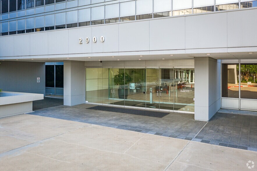 More Photos Of 2900 N Loop Fwy W, Houston Office For Lease