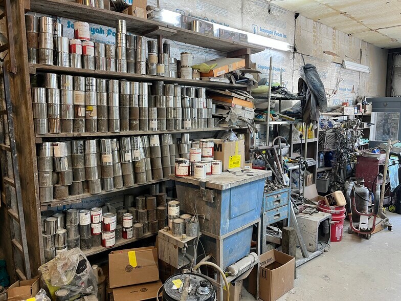 More Photos Of 462 E Reba McEntire Ave, Stringtown Flex For Sale