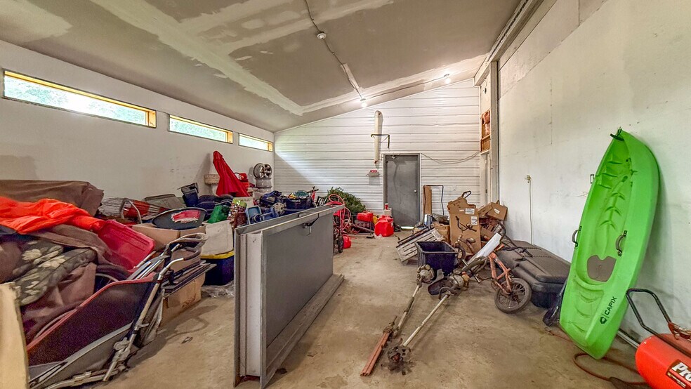More Photos Of 1415 Dyffryn Rd, Lumby Warehouse For Sale