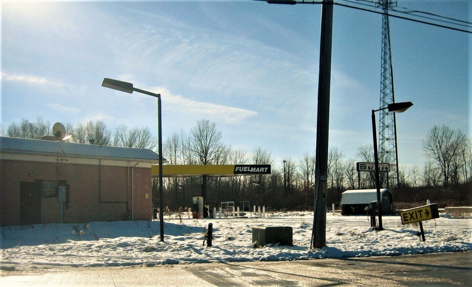 More Photos Of 5301 Seventy-six Dr, Youngstown Service Station For Sale
