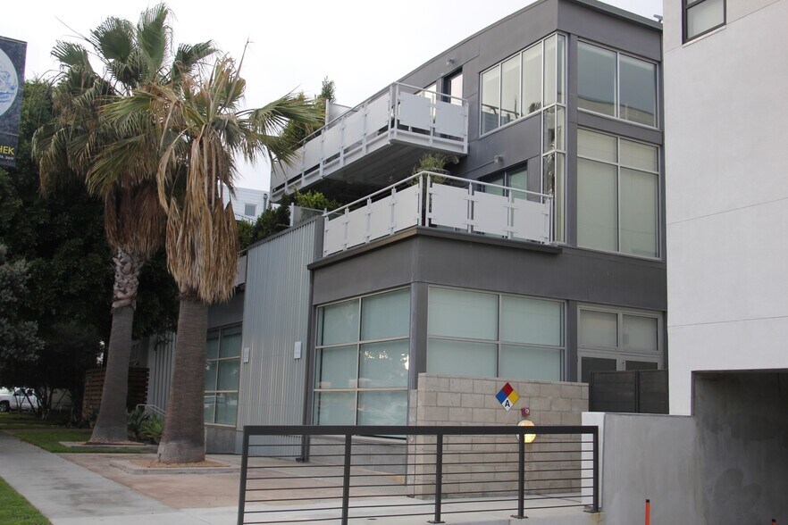 More Photos Of 615 Hampton Dr, Venice Apartments For Sale