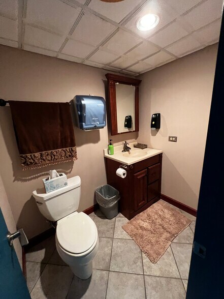 More Photos Of 115 N Prospect Ave, Itasca Showroom For Sale