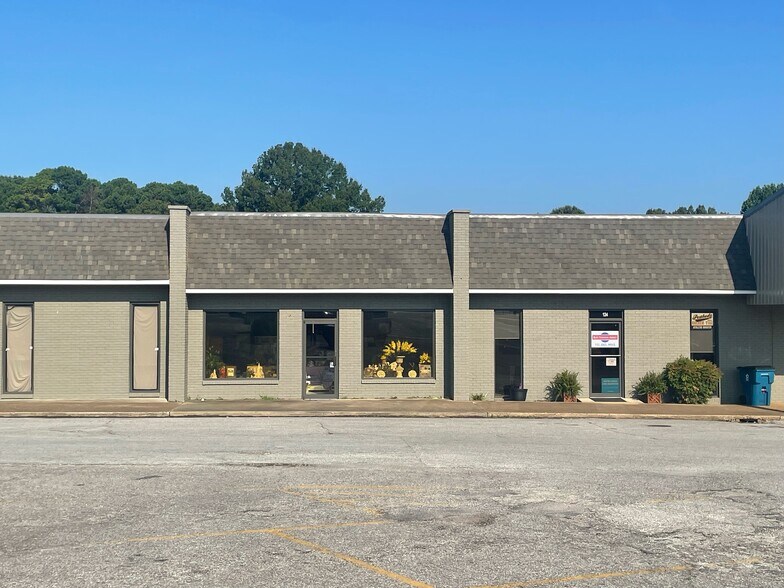 More Photos Of 2038 US Highway 45 Byp, Trenton General Retail For Sale