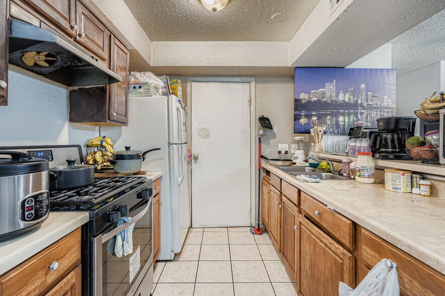 More Photos Of 5803 Cougar Dr, Austin Apartments For Sale