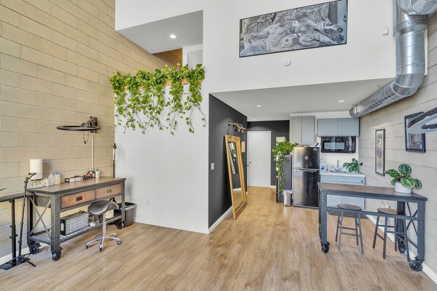 More Photos Of 2487 Kettner Blvd, San Diego Office For Sale