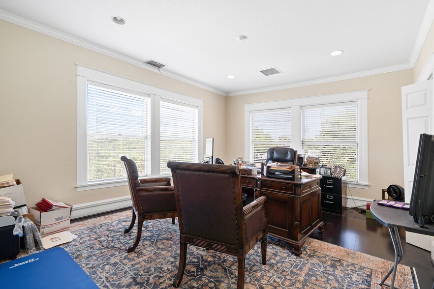 More Photos Of 1902 W Cass St, Tampa Office For Sale