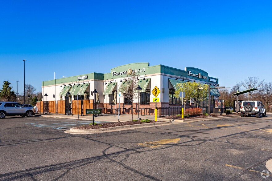 More Photos Of 5111-5221 Highland Rd, Waterford Unknown For Lease