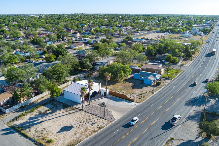 More Photos Of 607 W Gibbs St, Del Rio Storefront Retail Office For Sale