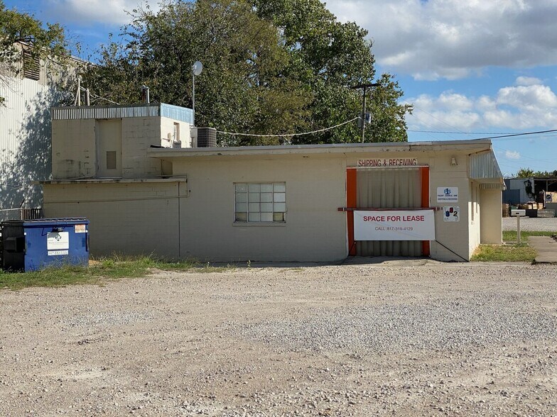 More Photos Of 2702 N Nichols St, Fort Worth Office For Lease