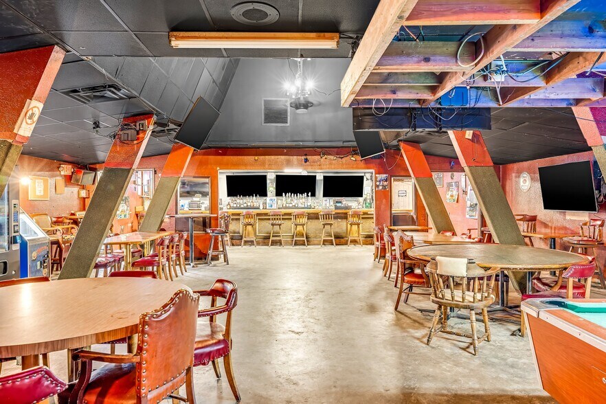 More Photos Of 1623 W 15th St, Panama City Bar For Sale