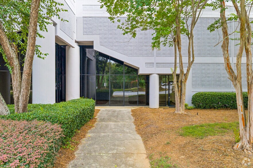 More Photos Of 5242 Royal Woods Pky, Tucker Unknown For Lease