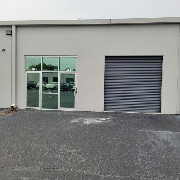 More Photos Of 7751 Kingspointe Pky, Orlando Light Distribution For Lease