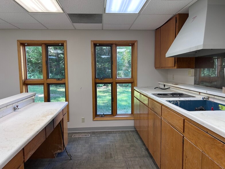 More Photos Of 17833 Hutchins Dr, Minnetonka Medical For Sale