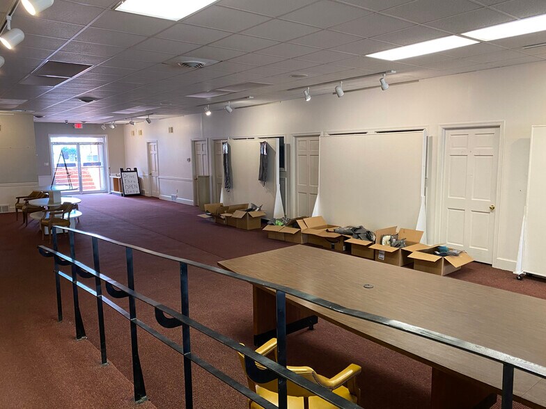 More Photos Of 305-307 E Main St, Front Royal Office For Sale