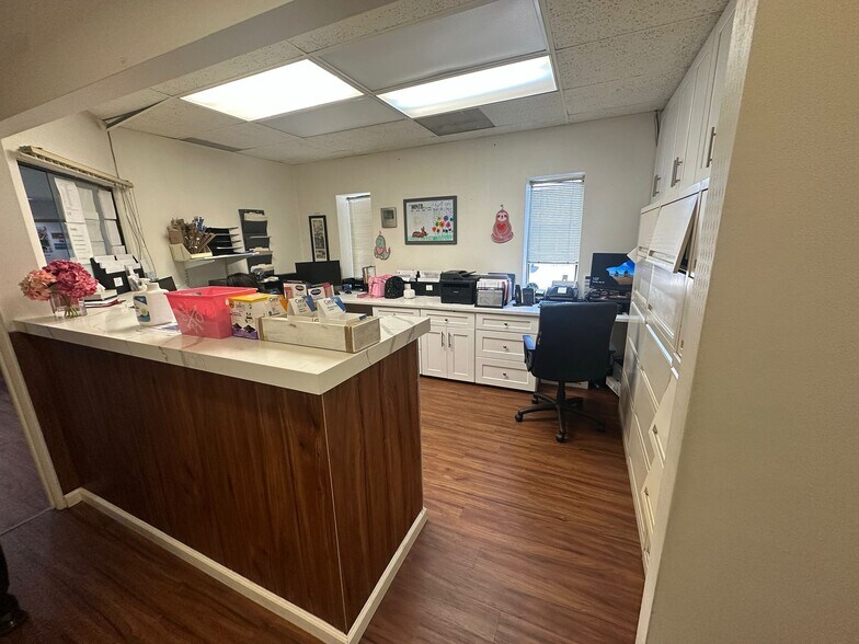 More Photos Of 98 James St, Edison Medical For Lease