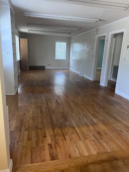 More Photos Of 1 Elizabeth Dr, Greenville Freestanding For Sale