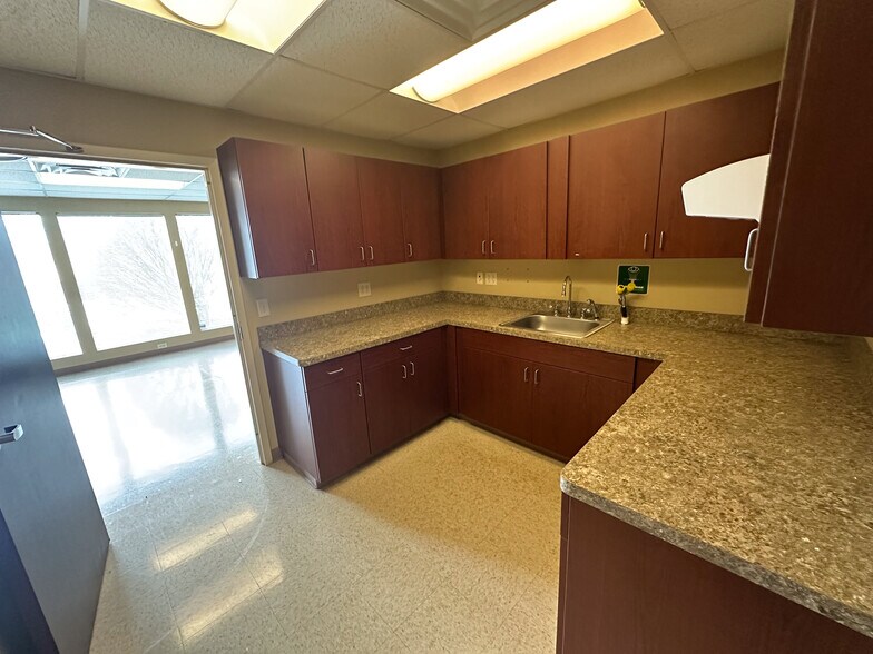 More Photos Of 121 Erie Canal Dr, Rochester Medical For Sale