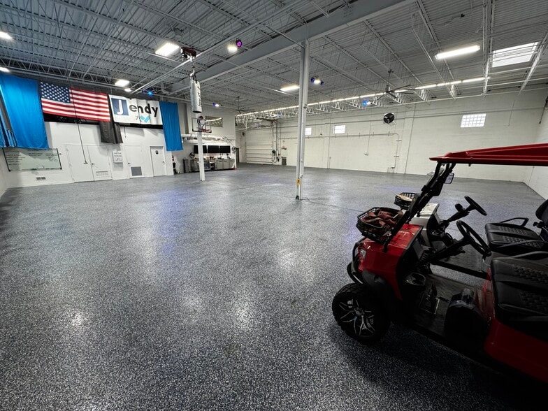 More Photos Of 1540 Hannah Ave, Forest Park Light Distribution For Lease