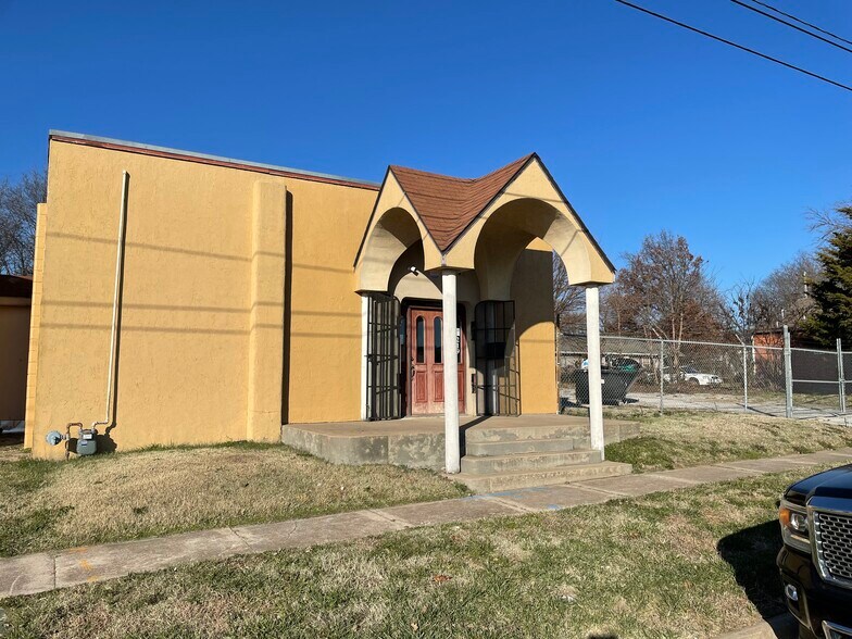 More Photos Of 219 & 303 W Chase st, Springfield Light Distribution For Lease