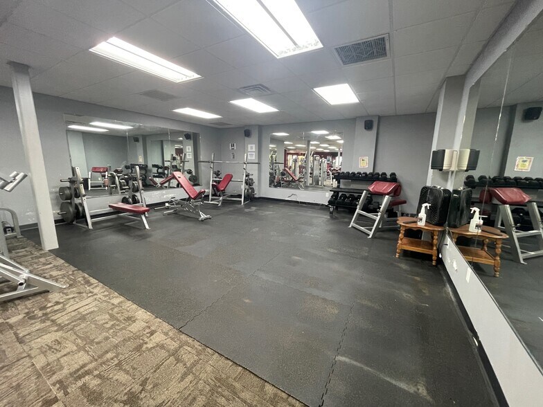 More Photos Of 4240 Hickory Ln, Sioux City Office For Lease