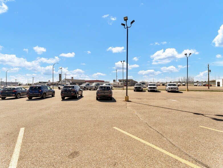 More Photos Of 1276 Trans Canada Way SE, Medicine Hat Showroom For Sale