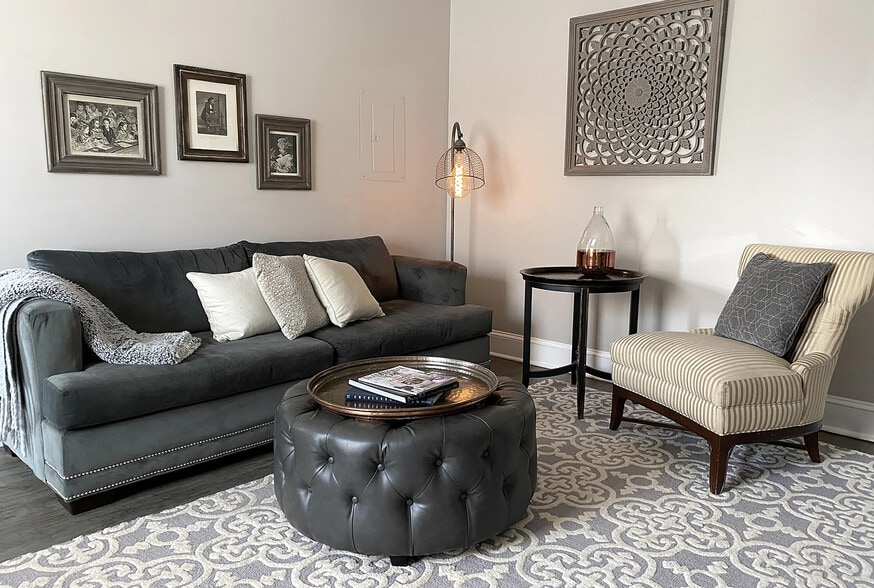 More Photos Of 2 S Court St, Luray Hotel For Sale