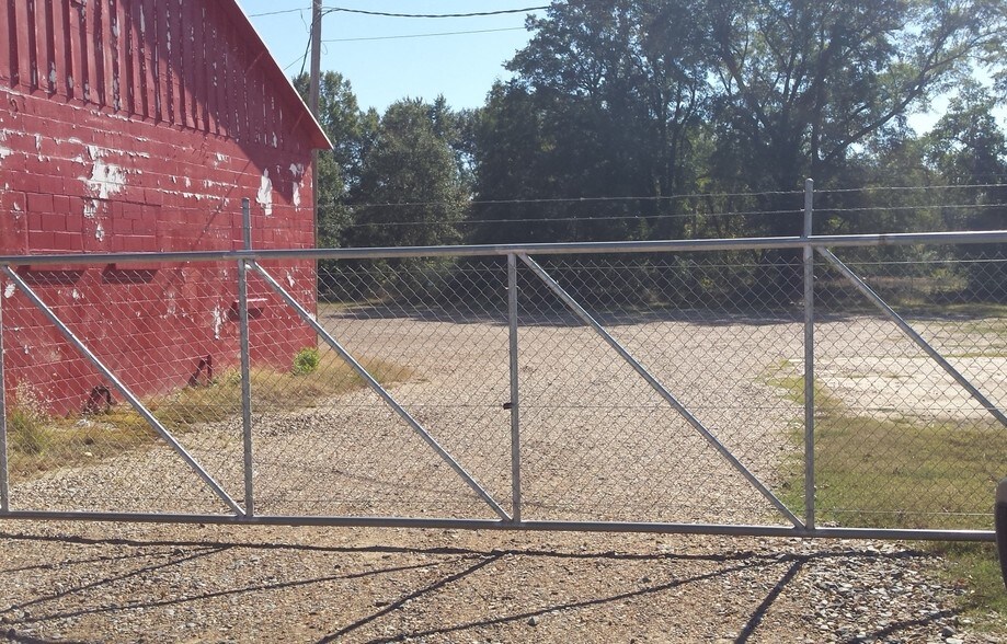 More Photos Of 2507 W 7th St, Texarkana Truck Terminal For Sale