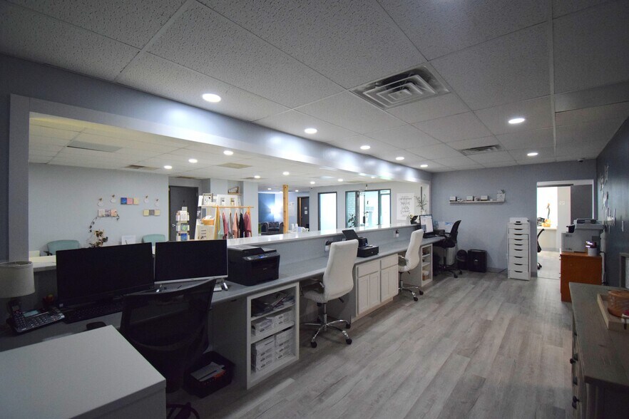 More Photos Of 1708 Jefferson Ave, Mount Vernon Office For Sale