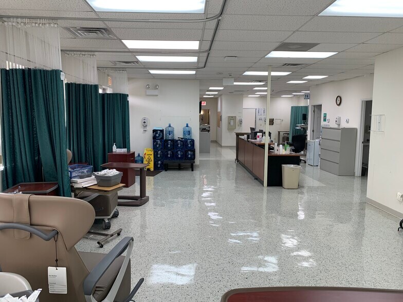 More Photos Of 2550 S Oak Park Ave, Berwyn Medical For Sale