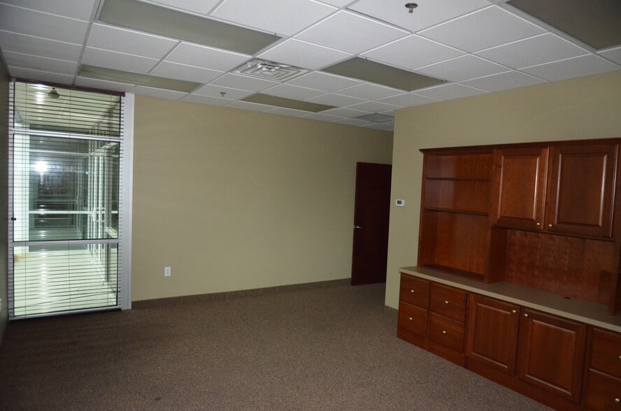 More Photos Of 4310 Regency Dr, High Point Office For Sale