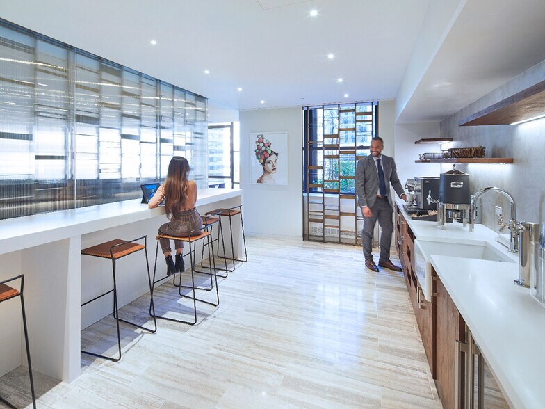 More Photos Of 420 Lexington Ave, New York Office For Lease