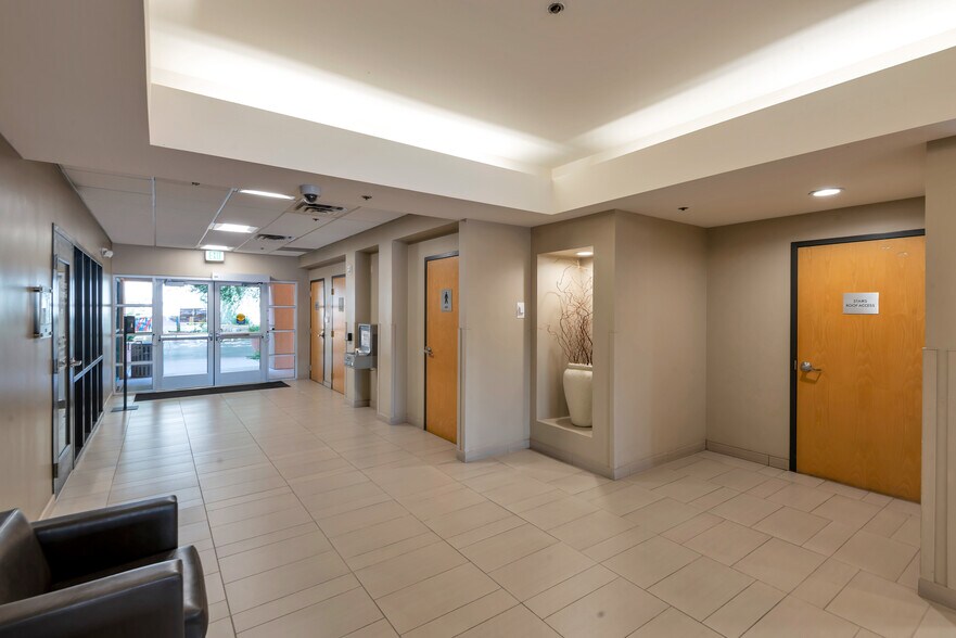 More Photos Of 10290 N 92nd St, Scottsdale Medical For Lease