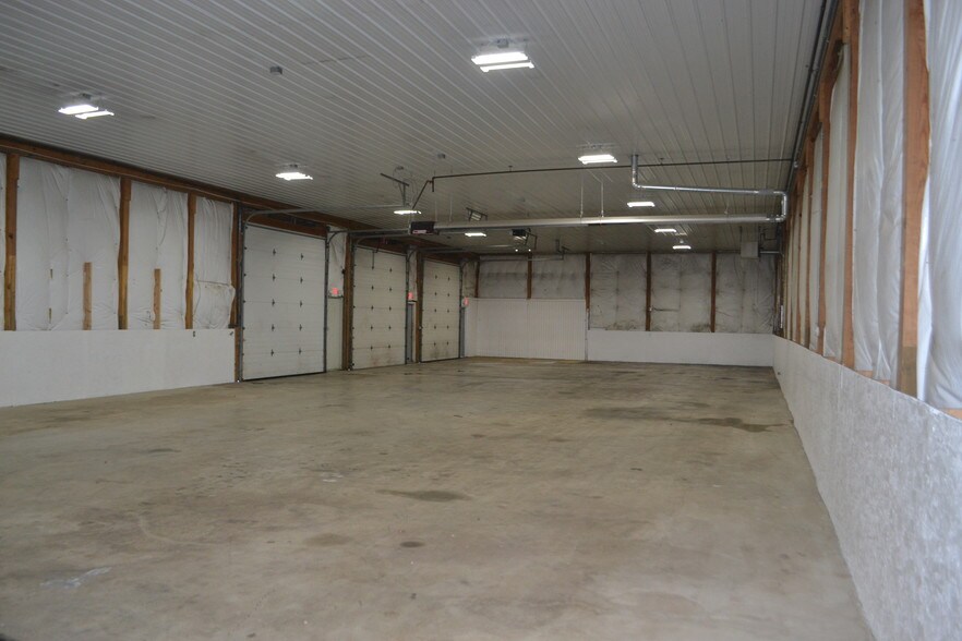 More Photos Of 11324 Johnstown Rd, New Albany Warehouse For Sale