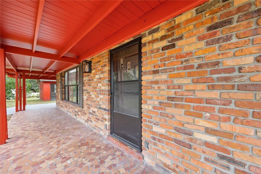 More Photos Of 274 W Kings Hwy, Center Hill Flex For Sale
