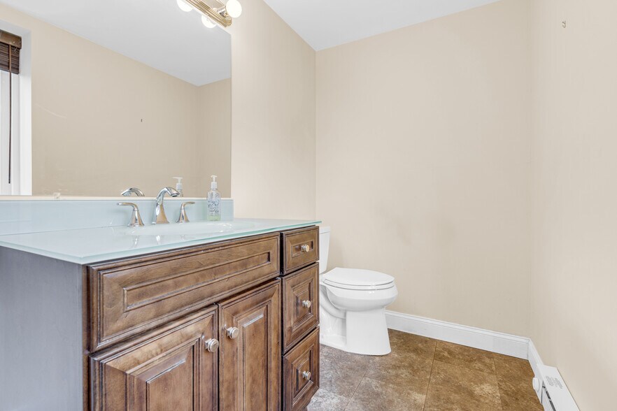 More Photos Of 727 Raritan Rd, Clark Office For Lease