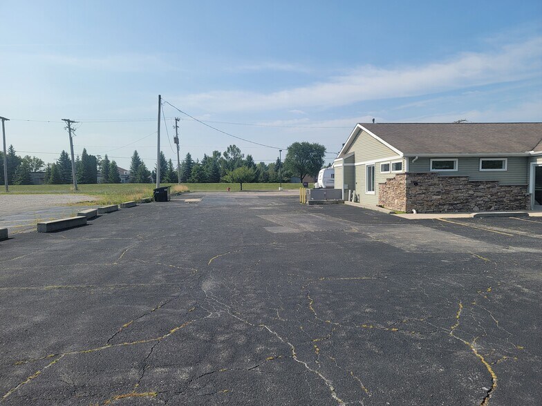 More Photos Of 1871 Gratiot Blvd, Marysville General Retail For Sale