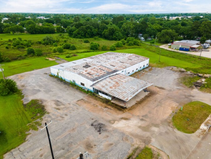 More Photos Of 213 S Columbia Dr, West Columbia Industrial For Sale