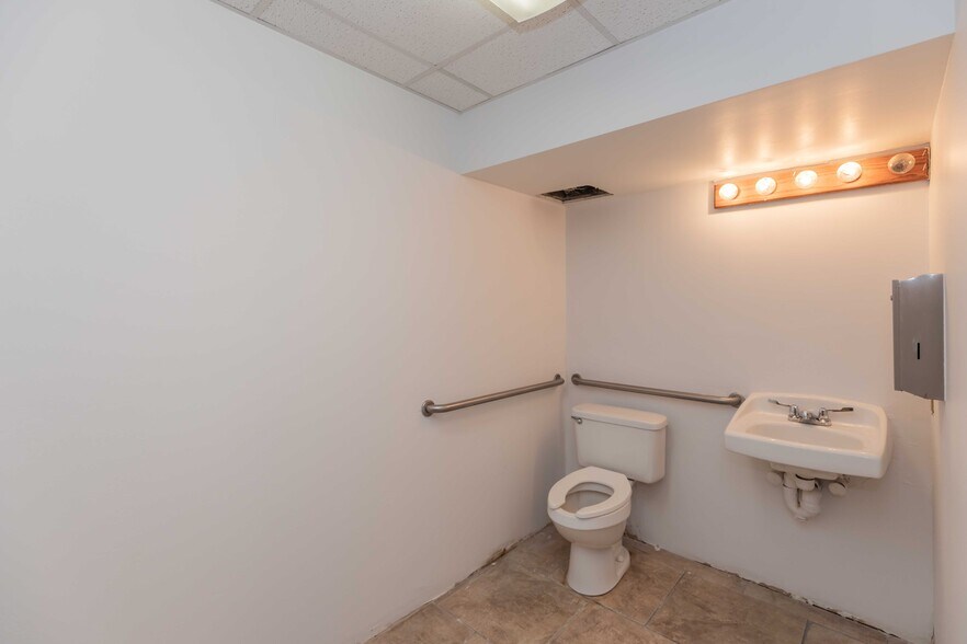 More Photos Of 7308 Fleming Ave, Amarillo Medical For Lease