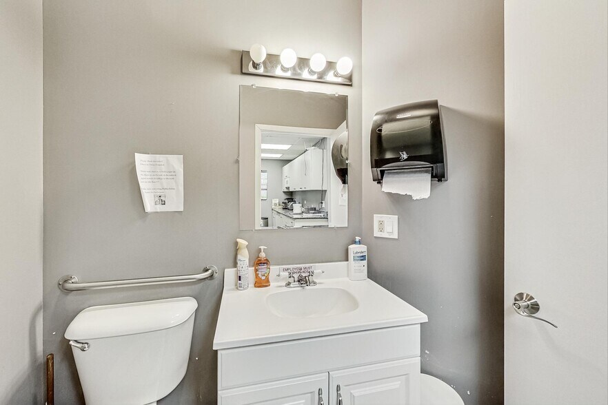 More Photos Of 2623 N Halsted St, Chicago Medical For Sale